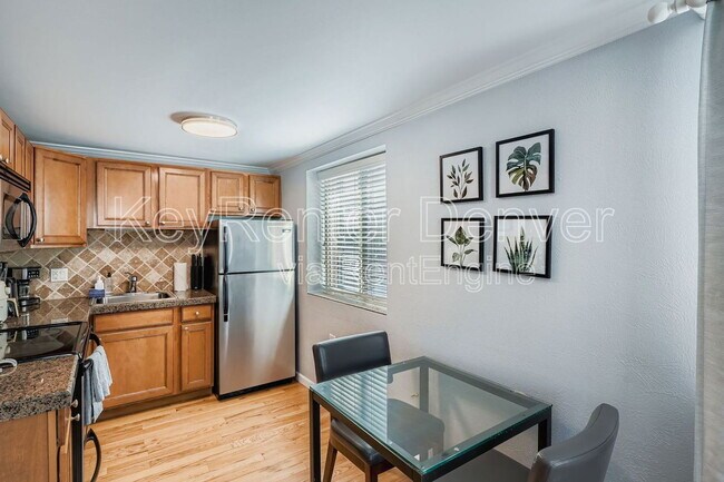 Building Photo - 1327 Steele St