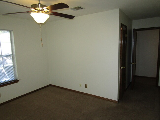 Building Photo - 6106 John Chisum Ln