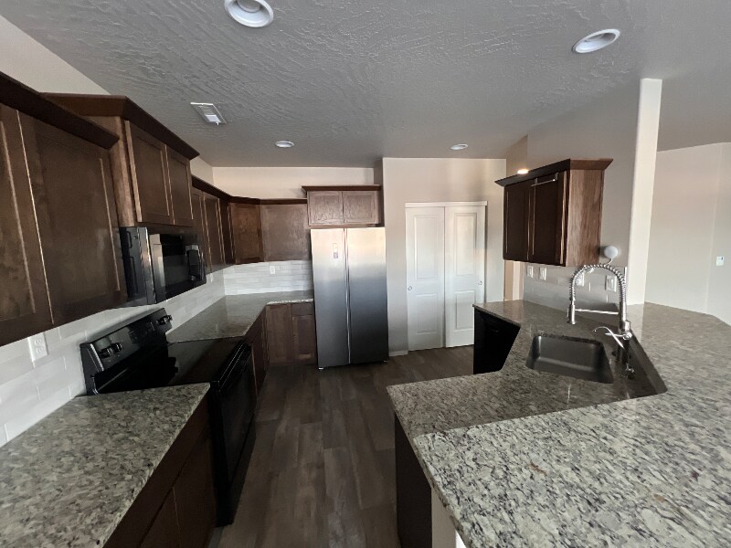 Building Photo - 5611 Zabo Rd