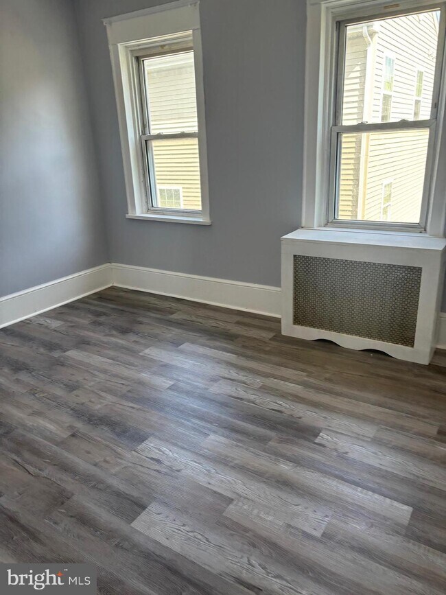 Building Photo - 119 N Forklanding Rd