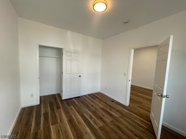 Building Photo - 572 N 9th St