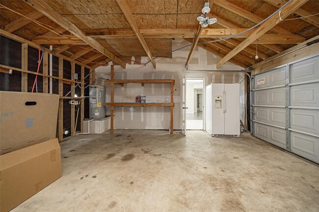 Building Photo - 10685 Royal Cavins Dr