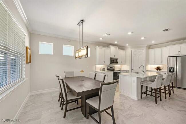 Building Photo - 28044 Sanibel Sands St