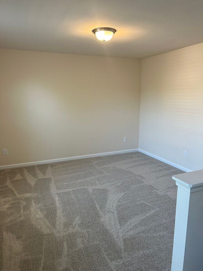 Building Photo - Greenville, 3BD/2.5BA with Loft, 1992SF