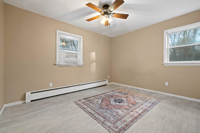 Building Photo - 15 Egypt Ln