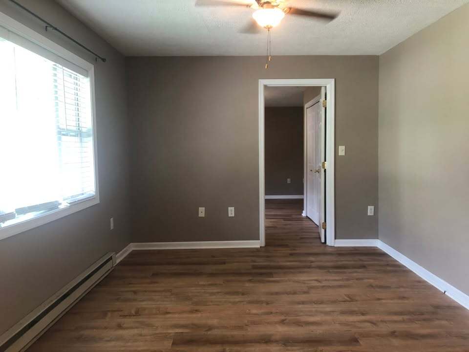 Building Photo - 47 Lines Ln