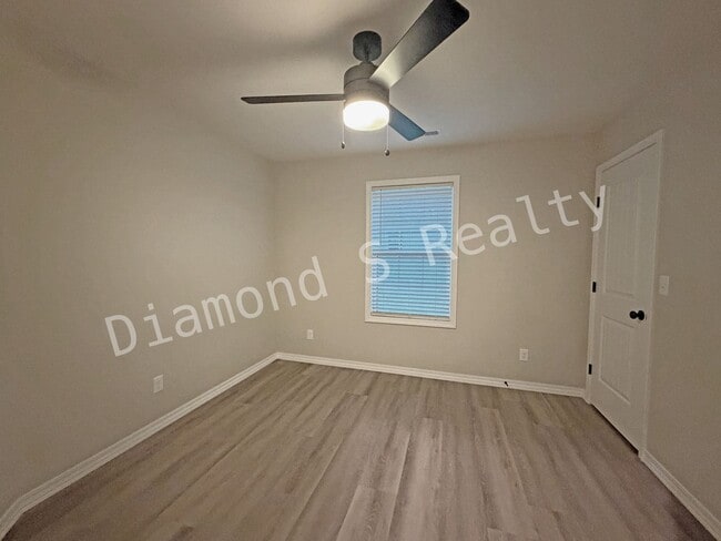 Building Photo - **Gorgeous 4-Bedroom Home in Olde World Estates Subdivision**