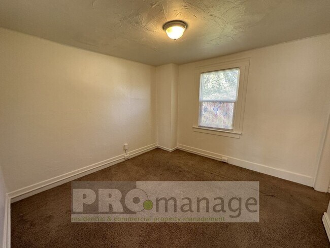 Building Photo - 399 W 17th St