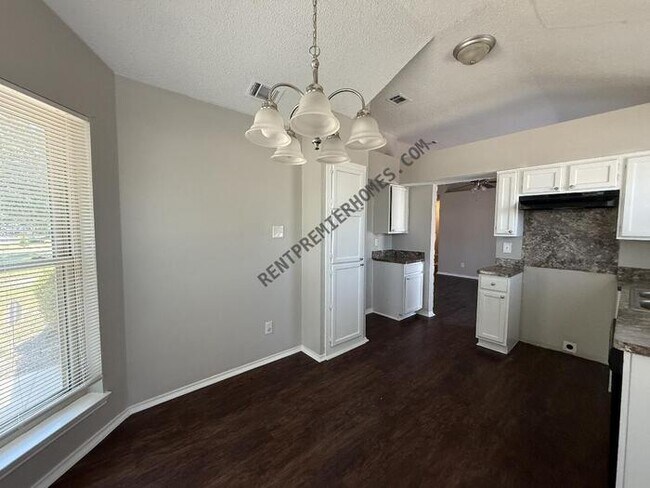 Building Photo - 10206 Shayna Dr