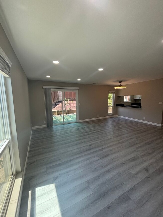 Building Photo - Completely Remodeled 3-Bedroom Beauty in P...