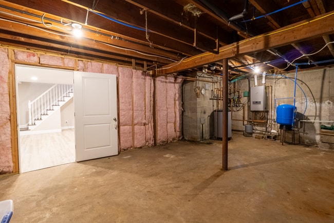 Building Photo - Spacious 4-Bedroom Home with In-Law Suite