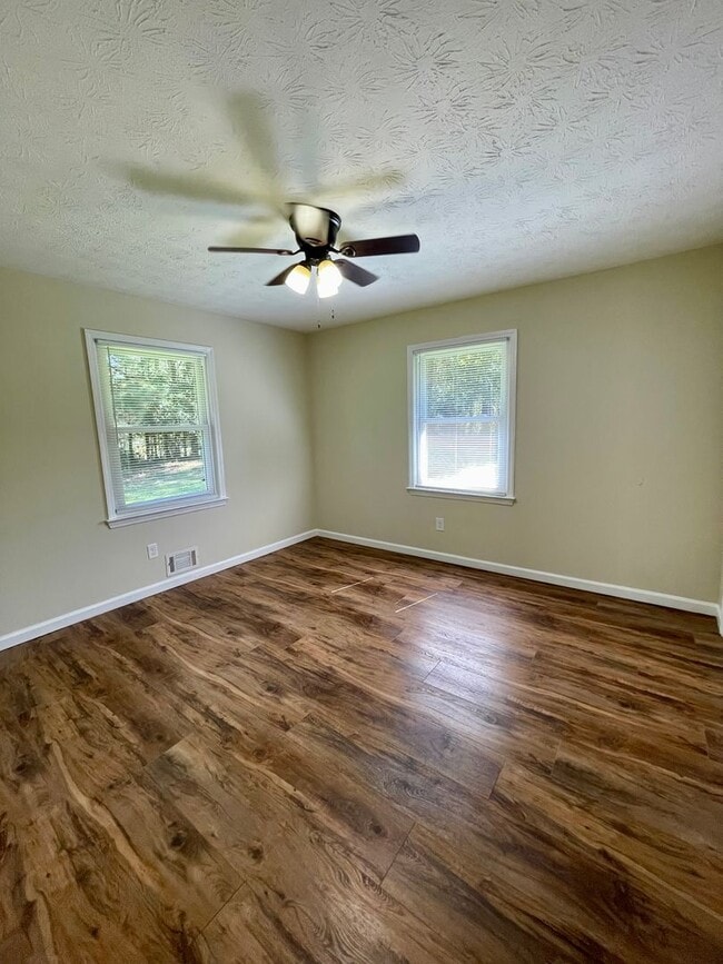Building Photo - Beautiful newly remodeled home on over 3 a...