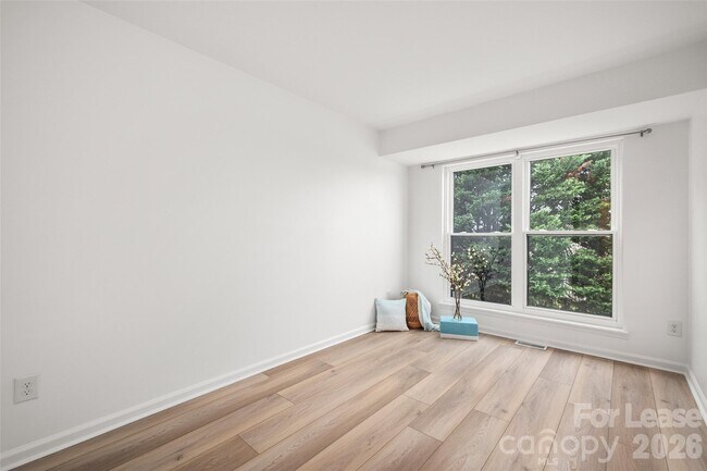 Building Photo - 10943 Carmel Crossing Rd