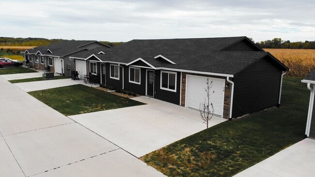 Building Photo - 3 Bedroom, Single-story Townhomes for rent...
