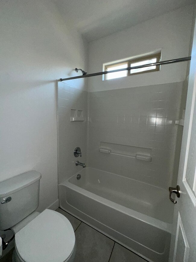 Building Photo - NW Visalia Home Coming Soon!