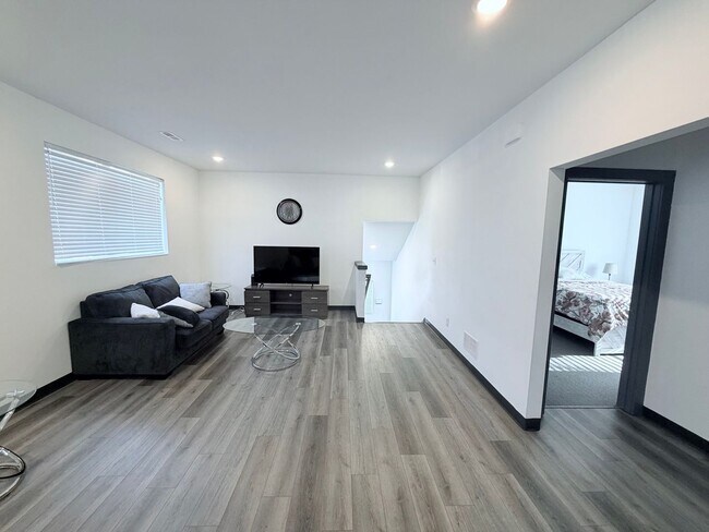 Building Photo - 385 S Clinton Ave