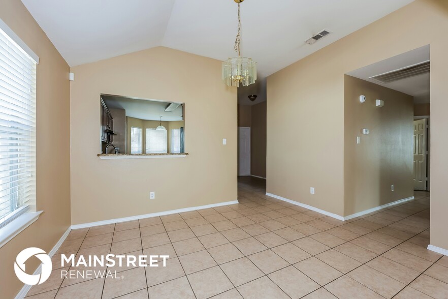 Building Photo - 1244 Cleardale Dr