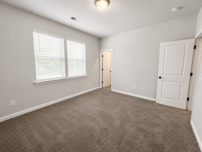 Building Photo - 717 Isleworth Ln