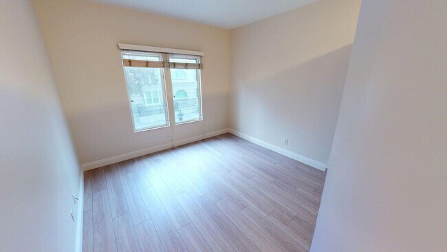 Building Photo - Upgraded 2bd/2Ba Mariana District Condo - Pet Friendly!