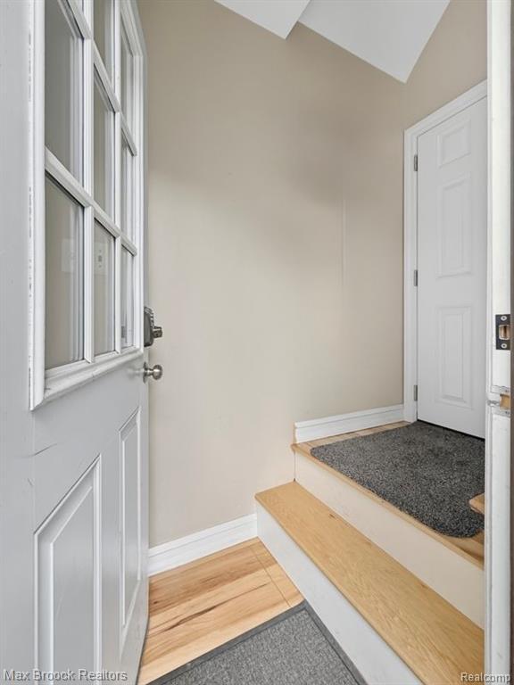 Building Photo - 2120 Buckingham Ave