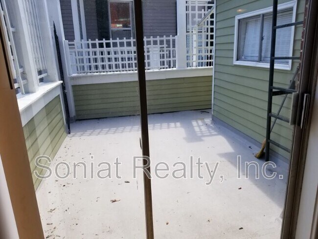 Building Photo - 110 S Pierce St