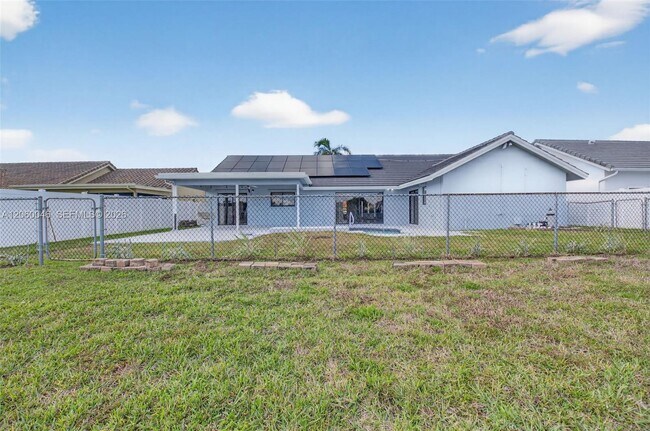 Building Photo - 6043 Sunberry Cir