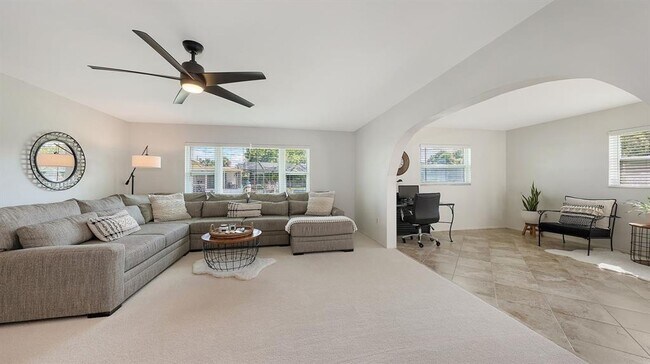 Building Photo - 6717 Roxbury Dr