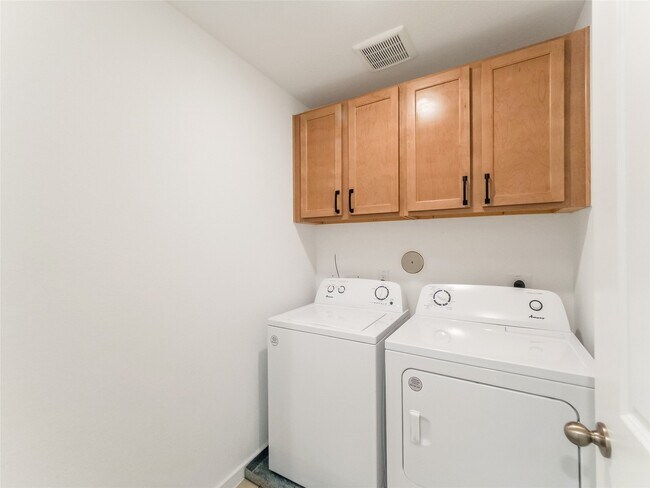 Building Photo - 2230 Memory Oaks Dr