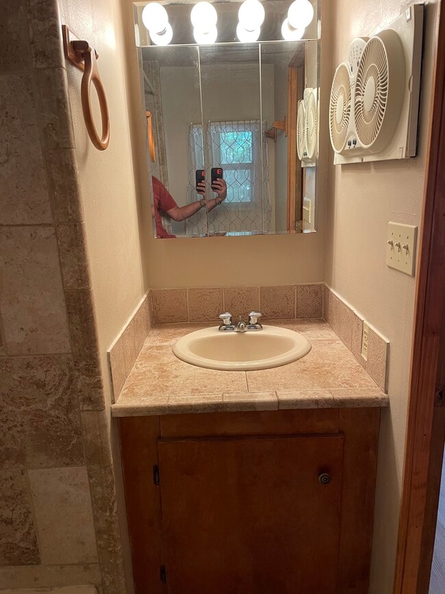 Building Photo - 117 Monday Dr