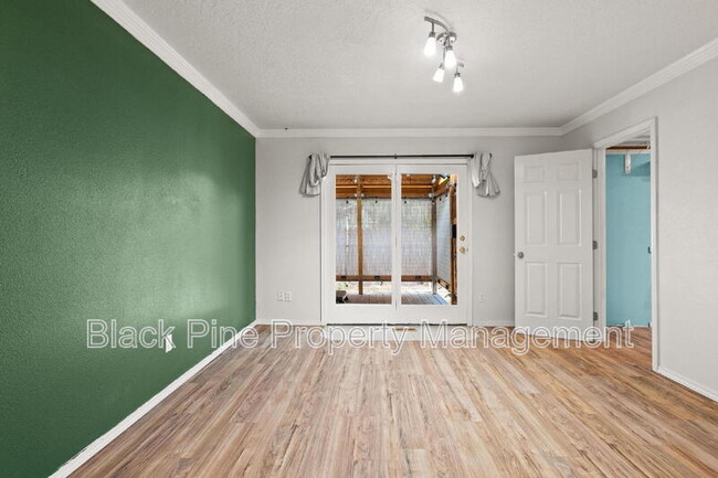 Building Photo - 43 S Newberry Way