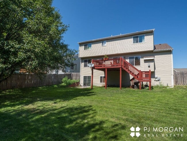 Building Photo - 4 bedroom, 3 bathroom - Available 10/14