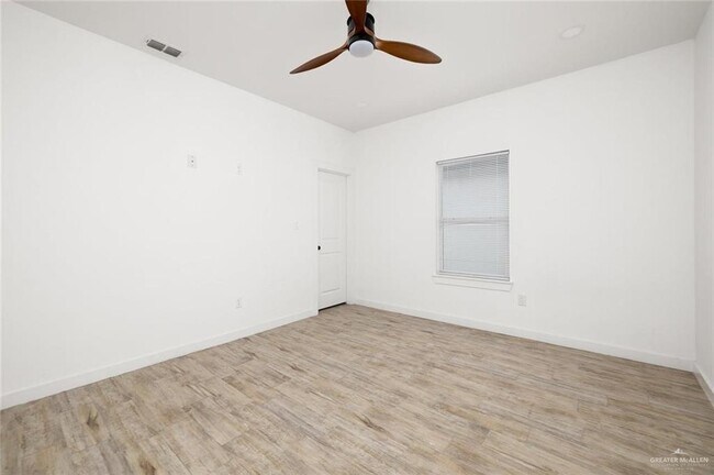 Building Photo - 9 W Harrison Ave