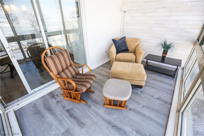 Building Photo - 12520 Edgewater Dr