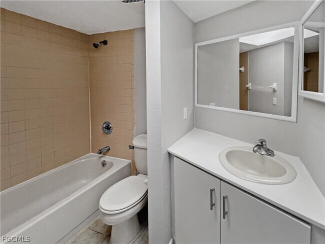 Building Photo - 1123 SW 48th Terrace