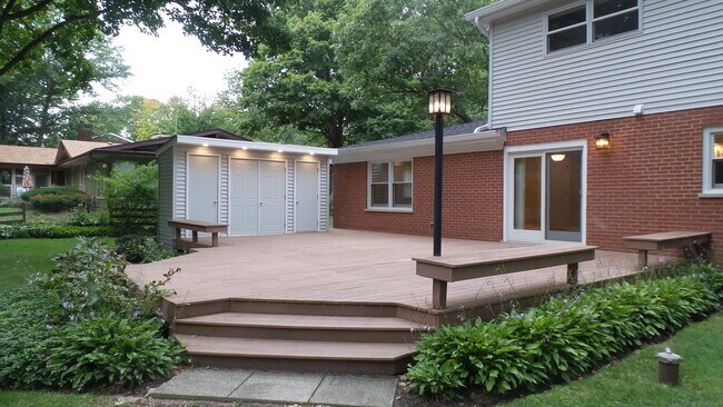 Building Photo - 317 E Forest Ln