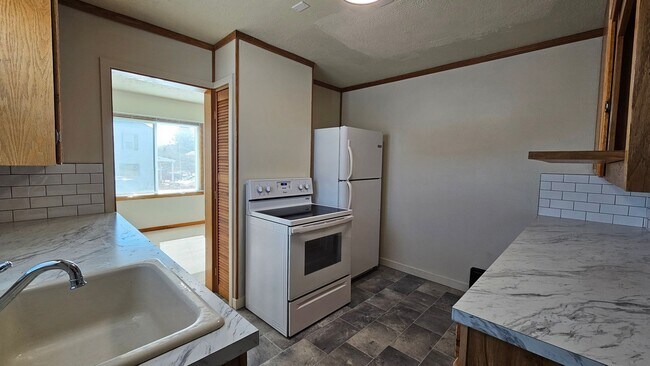 Building Photo - Pet Friendly, Fully Fenced Richland Duplex!