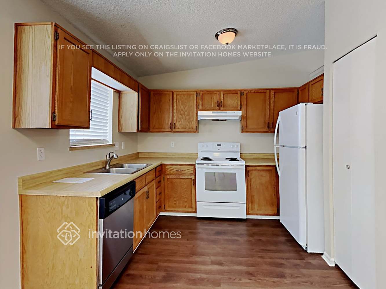 Building Photo - 3474 Foxridge Dr