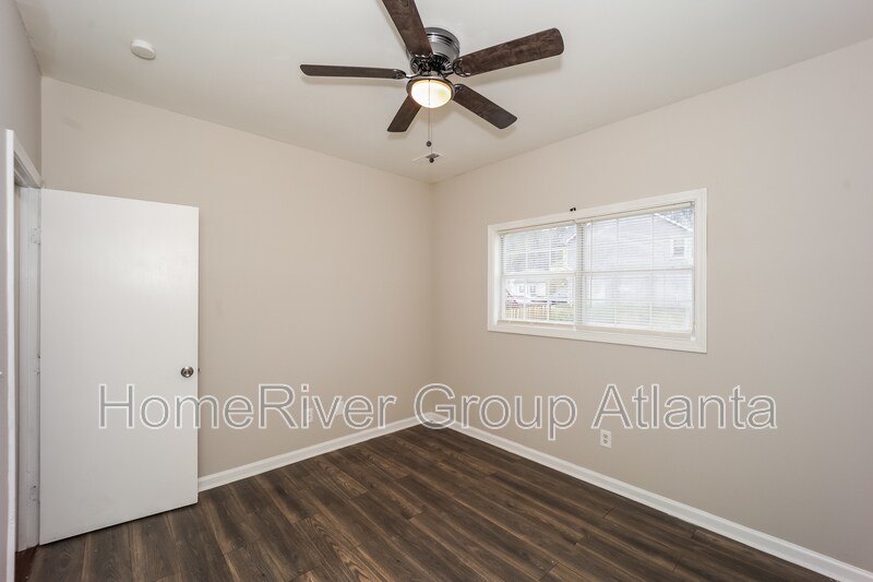 Building Photo - 2175 Lake Royale Dr