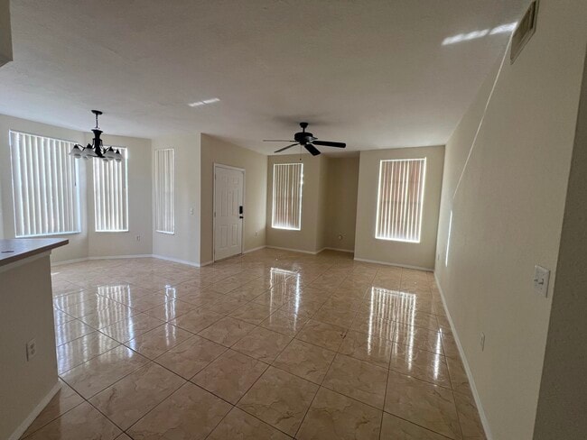 Building Photo - 607 Belmont Pl