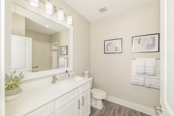 Building Photo - Reduced Rates + 1 MONTH FREE – Lease Now & Save!