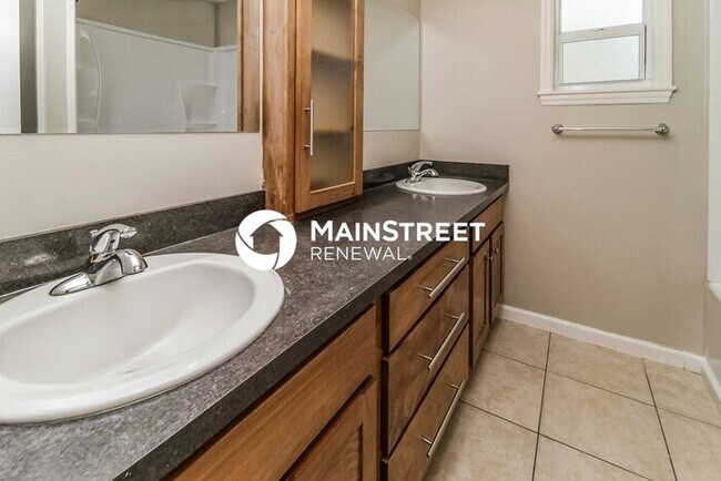 Building Photo - 3 Bedroom Pet-Friendly Home in St. Cloud, FL with Main Street Renewal