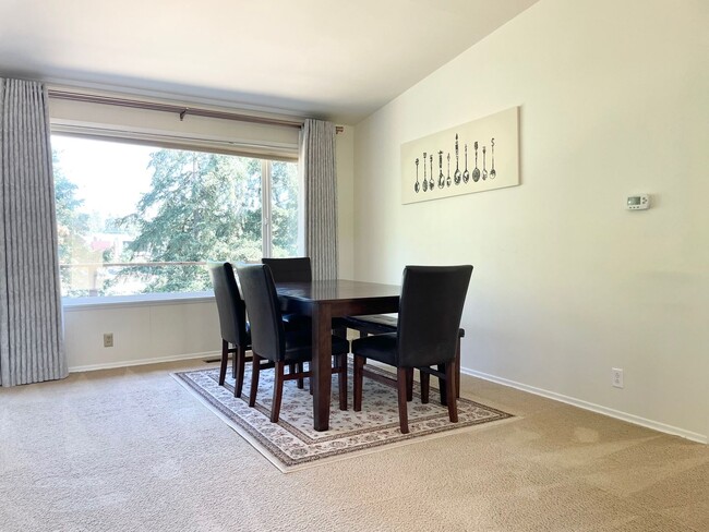 Building Photo - Beautifully Remodeled 5 Bed 2.75 Bath Home in Eastgate