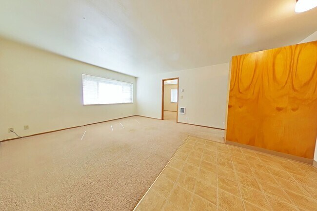 Building Photo - 2 Bedroom Apartment ~ Close to Campus ~ Ca...