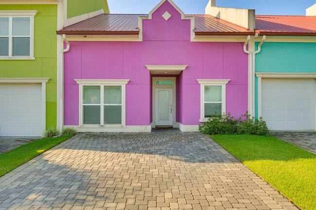 Building Photo - 13941 Del Rio Dr