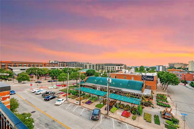 Building Photo - 620 S Pearl Expy