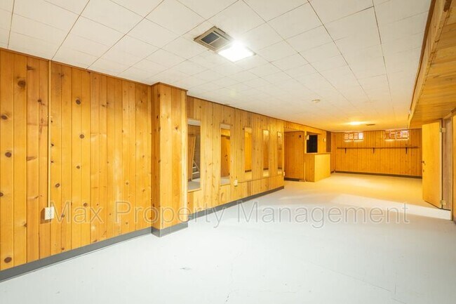 Building Photo - 3934 Oakshire Rd