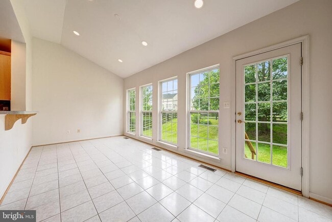Building Photo - 42038 Cherish Ct