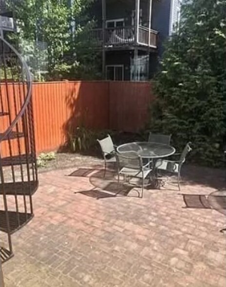 Building Photo - 159 Auburn St