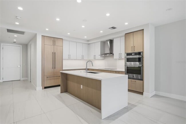 Building Photo - 275 1st Ave S