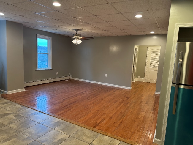 Building Photo - 100 S Nesbitt St